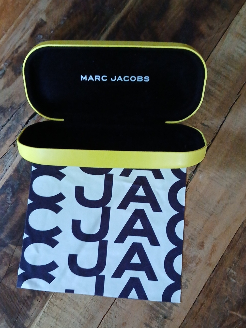 Marc Jacobs Yellow and Black Sunglasses Case with Branded Cloth  NWOT